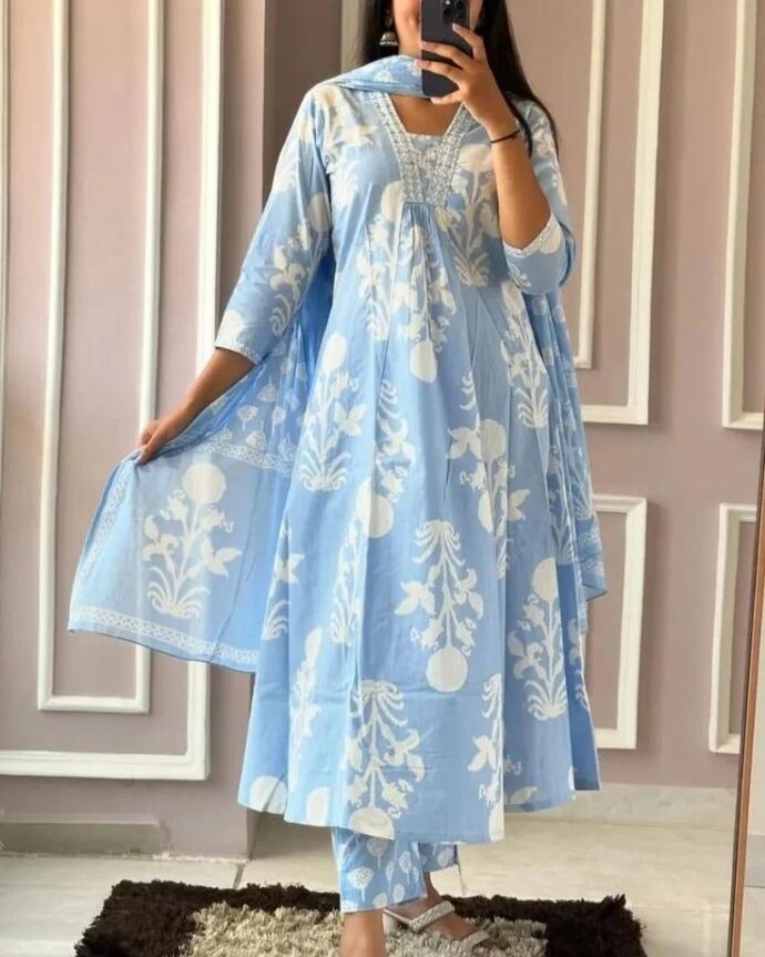 Blush sky blue – Soft, feminine sky