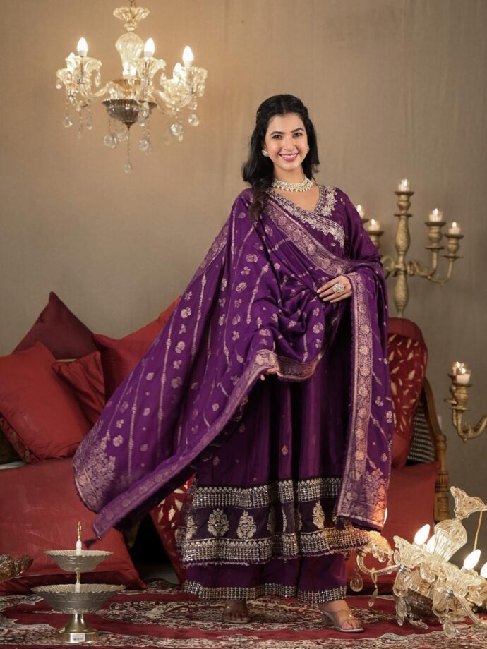 Heavy maslin fabric with handwork three-pc digital printing dupatta set