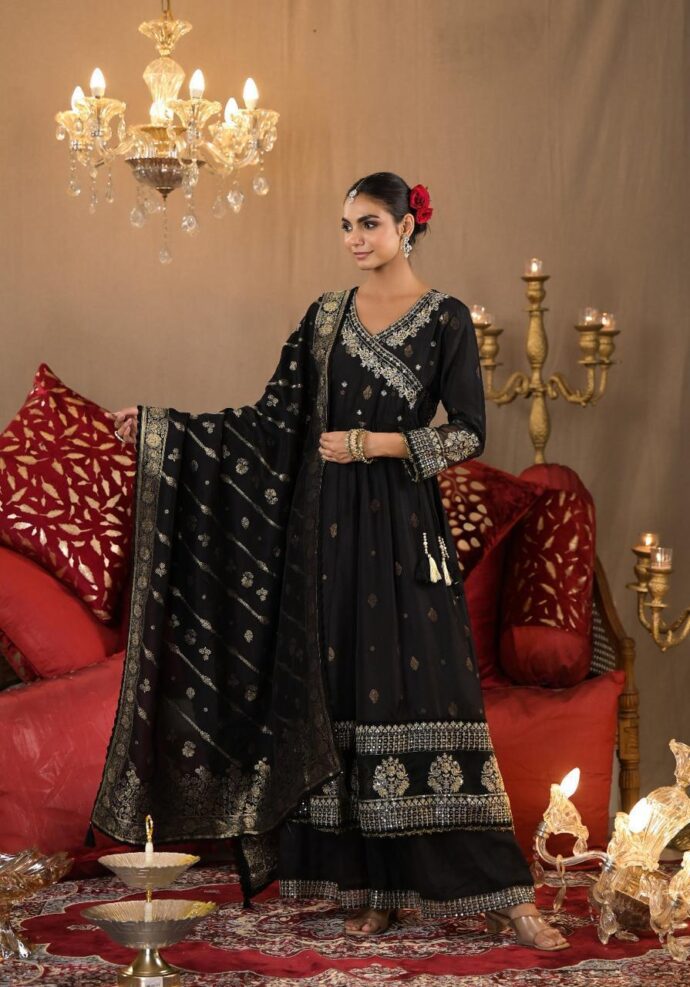 Heavy maslin fabric with handwork three-pc digital printing dupatta set - Image 4